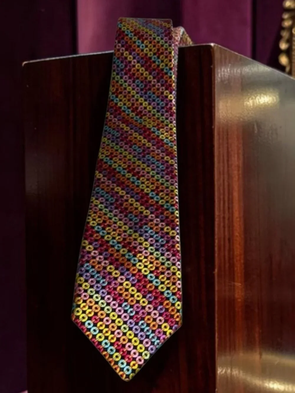 Van Buck Platinum Limited Edition Tie – Multicolor Circles Pattern